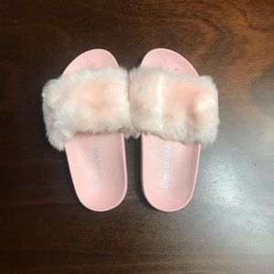 Steve Madden Girls Pink Fur Slides